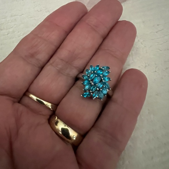NWOT SAM Blue Topaz Gemstones
Sterling Silver .925 Cluster Ring - Picture 3 of 11